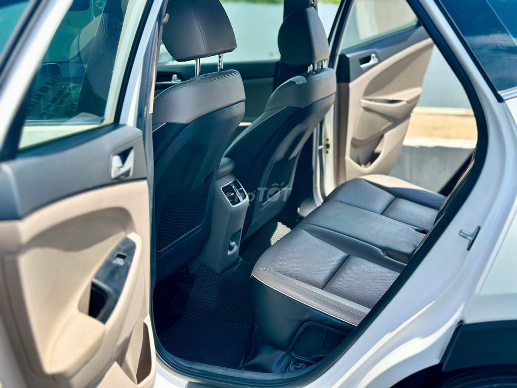 Hyundai Tucson model 2020 2.0 AT trắng đẹp. Mua bán Ô tô tại Quận Gò Vấp Tp Hồ Chí Minh được đăng bởi Danh hình 8