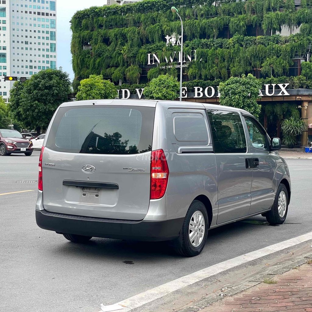 Thanh lý xe Hyundai Grand Starex chở tiền 2016. Mua bán Ô tô tại Quận Cầu Giấy Hà Nội được đăng bởi Tô Văn Tiến hình 4