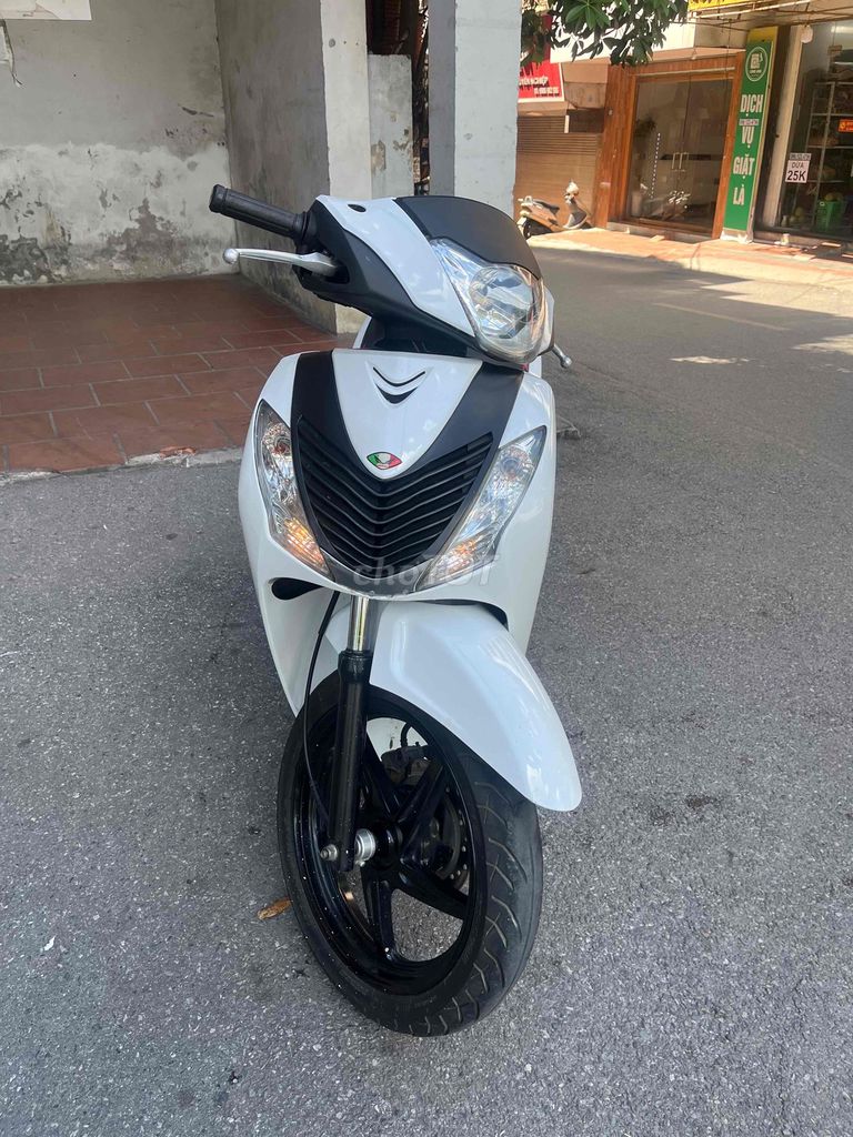 Белая Honda SH, импортная