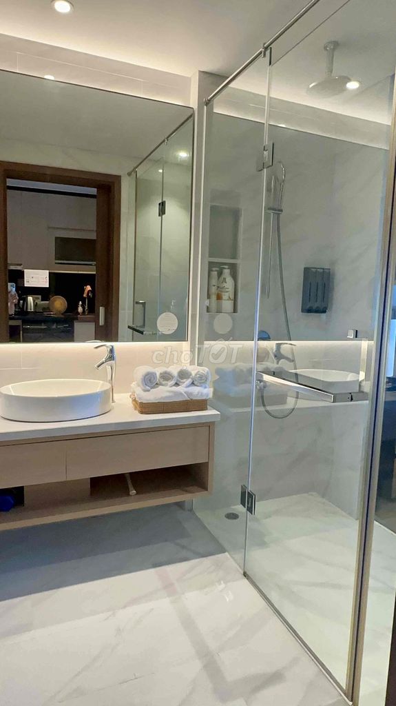 Luxury studio with ocean and Sơn Trà mountain views — photo 10