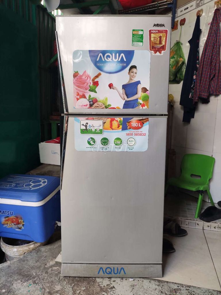 Tủ lạnh AQua 180l còn đẹp sạch sẽ...