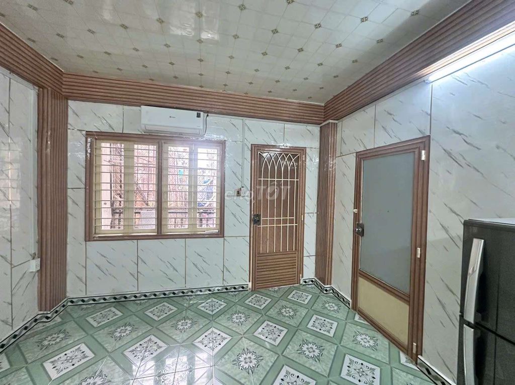 Недорогая комната в аренду в 3-м округе!!!!
