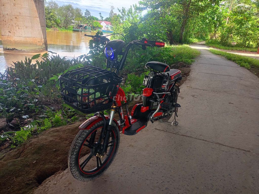 Cần bán xe đạp điện sonsu còn mới, đèn còi đầy đủ,. Mua bán Xe điện tại Thị xã Bình Minh Vĩnh Long được đăng bởi Thanh Lê hình 1