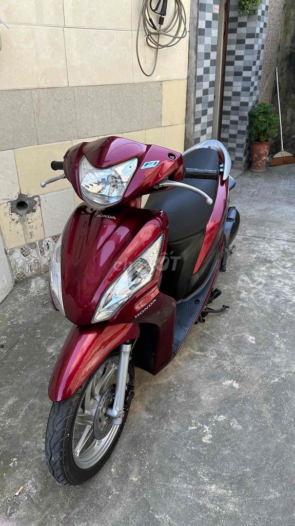 Honda Vision màu Đỏ. Mua bán Xe máy tại Thành phố Vinh Nghệ An được đăng bởi cửa hàng xe máy hồng sáng hình 1