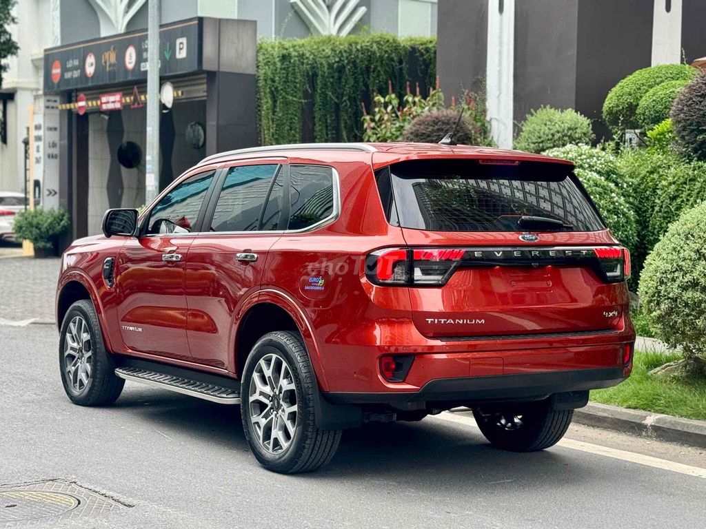 Ford Everest Titanium Красный 57.405 км