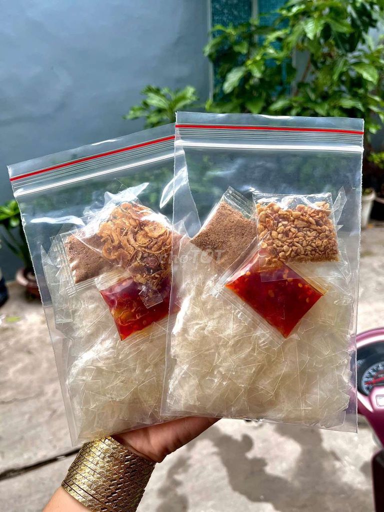 Bánh tráng phơi sương ớt rim tỏi. Mua bán Đồ ăn, thực phẩm và các loại khác tại Quận 12 Tp Hồ Chí Minh được đăng bởi Quế Trân hình 1