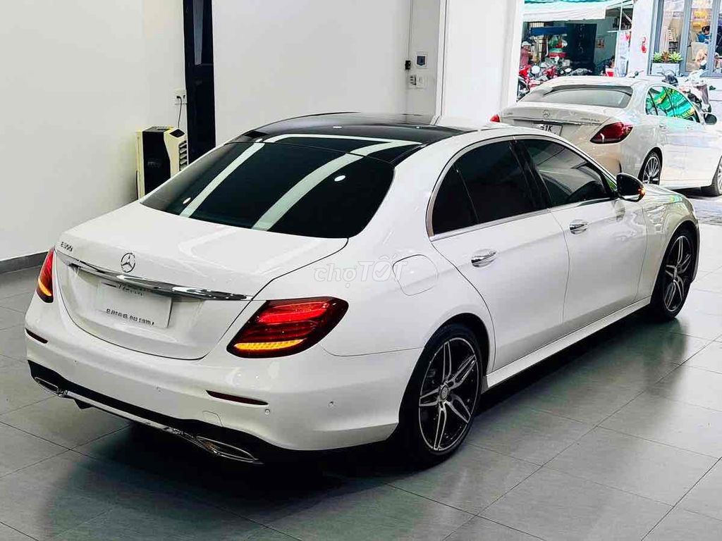 Мерседес E300 AMG W213 модель 2017 года белый 1 владелец