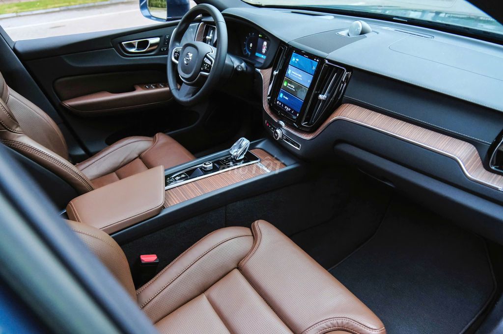 Volvo XC60 2025 Ultimate Bright B6 AWD - 4000 km. Mua bán Ô tô tại Quận Long Biên Hà Nội được đăng bởi Em Hải Volvo hình 8