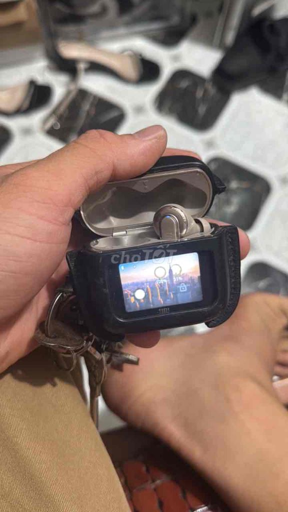 Tai nghe JBL Tour Pro 3 gold. Mua bán Tivi, Âm thanh tại Huyện Phong Điền Cần Thơ được đăng bởi Nhựt Tân hình 1