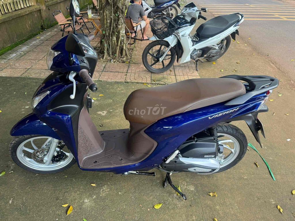 vison 2025 1.700 km mới 99% , giao cccd chủ. Mua bán Xe máy tại Huyện Cẩm Mỹ Đồng Nai được đăng bởi Đặng Quốc Hoàng hình 4