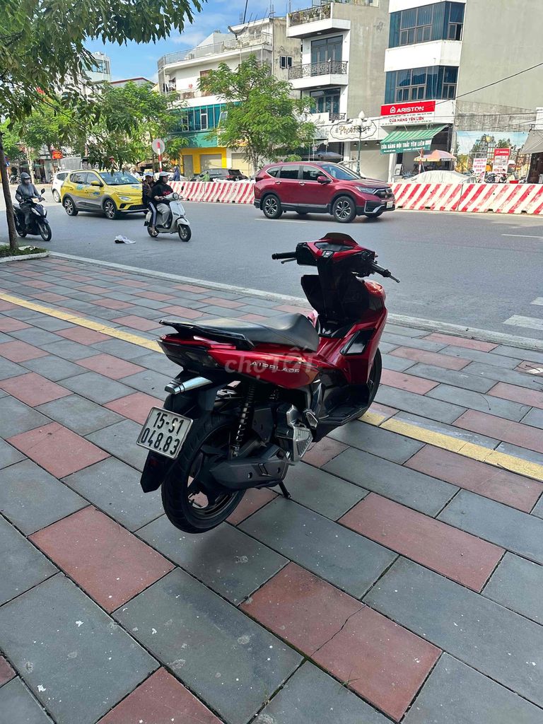 Honda Air Blade 2022 красный, от собственника