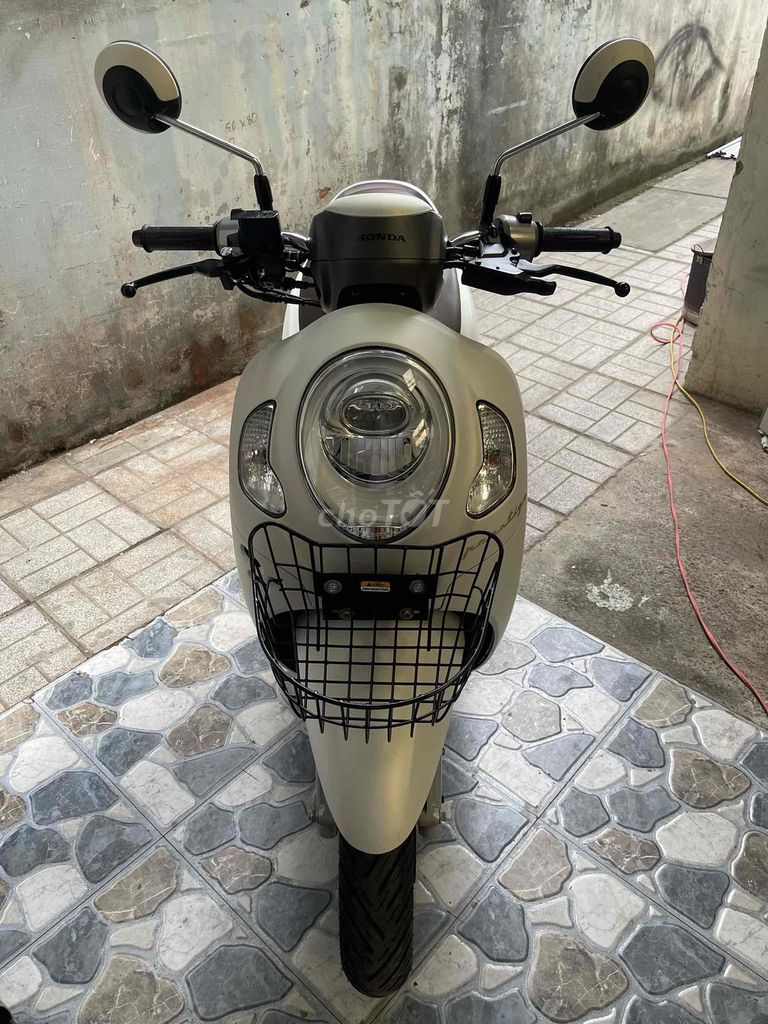 Honda Scoopy 2023 Trắng kem. Mua bán Xe máy tại Quận Bình Thuỷ Cần Thơ được đăng bởi le thuong hình 1