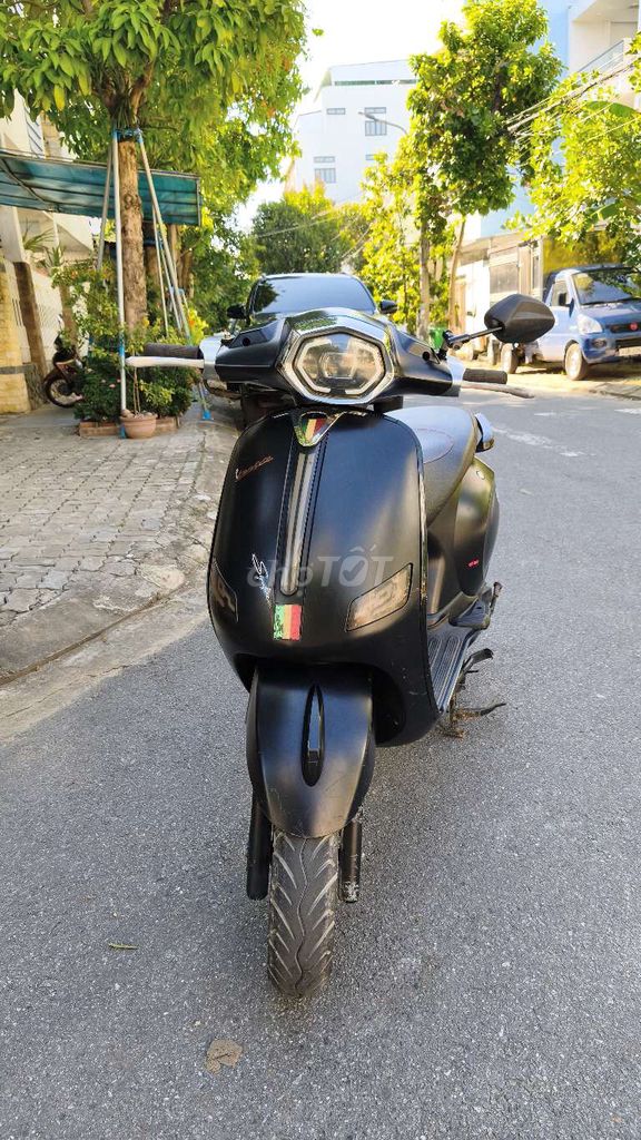 Скутер Vespa 50cc, новый в отличном состоянии, тихий двигатель