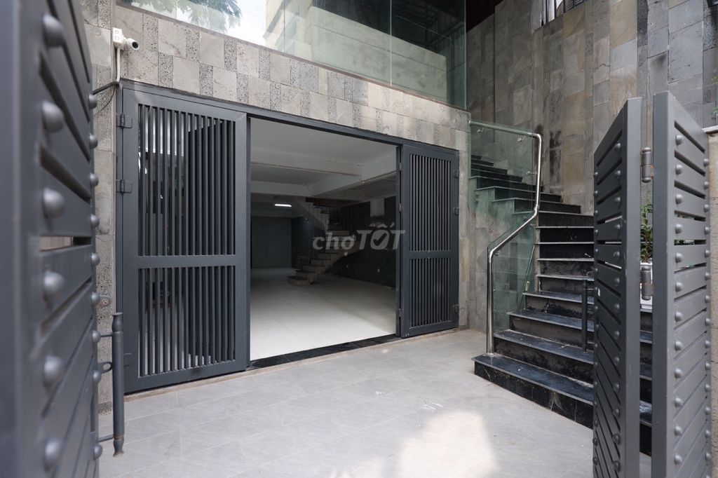 Cho thuê CHDV Studio mới ở Trịnh Công Sơn, cạnh TTTM Lotte Tây Hồ