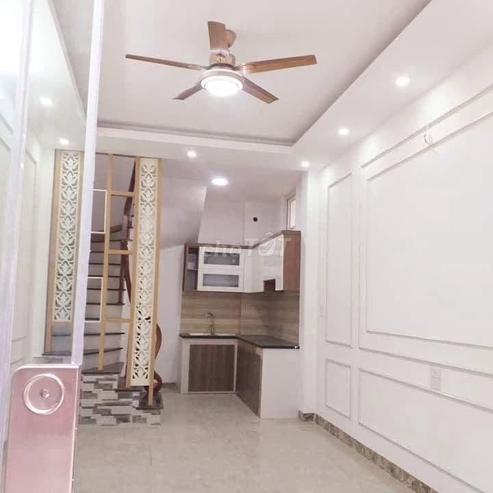 Cho thuê nhà 4 tầng 35m2 ngõ 294 Lĩnh Nam, 9tr