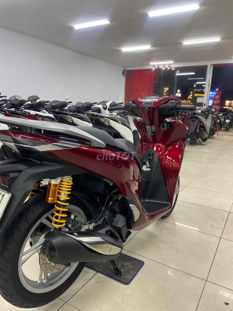 Honda SH 150 2022, красный