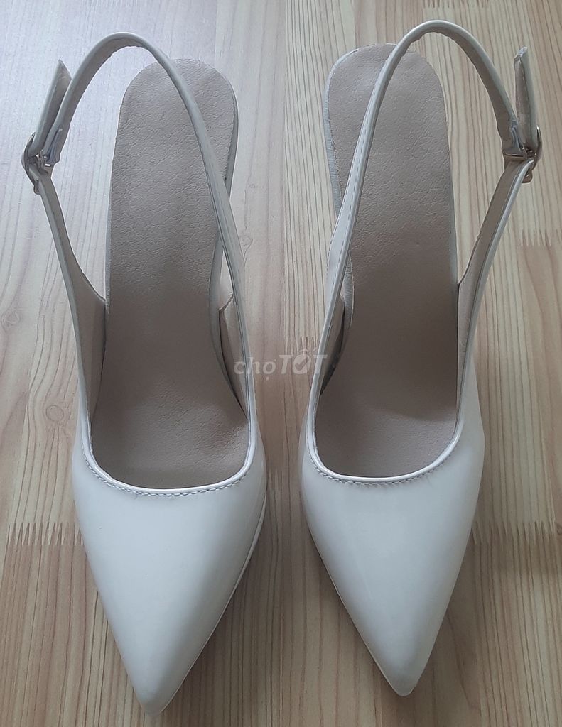 Đôi Giày Cao Gót Bít Mũi Quai Hậu; Size 38.