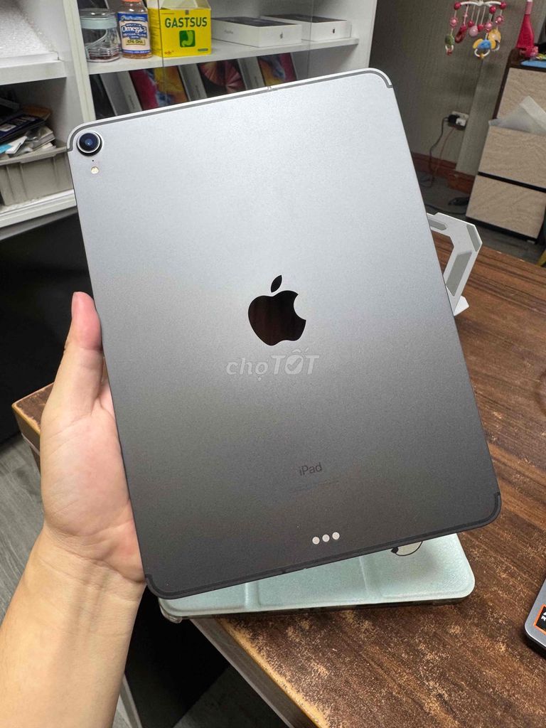 Apple iPad Pro 2018 256GB Xám. Mua bán Máy tính bảng tại Quận Hoàng Mai Hà Nội được đăng bởi Cảnh Hà  hình 1