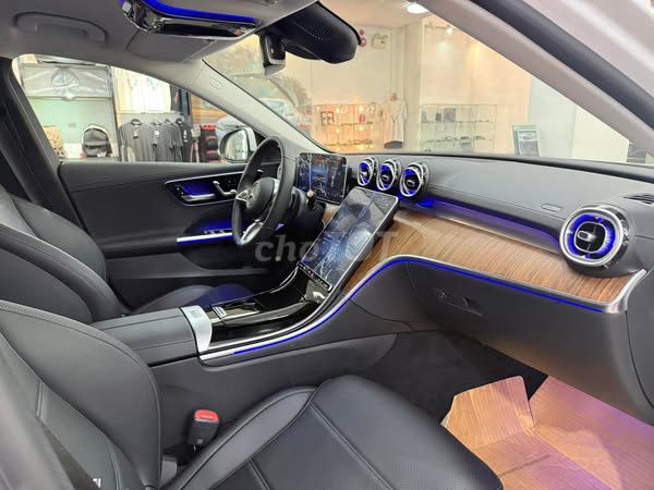 Mercedes Benz C class C200 Avantgarde Plus - 2025. Mua bán Ô tô tại Quận Ba Đình Hà Nội được đăng bởi Tuyết Nhung Mercedes hình 4