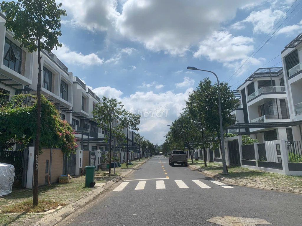 Cần bán đất nền mặt tiền đường, Quận 9 - Full thổ cư, giá 30 triệu/m2