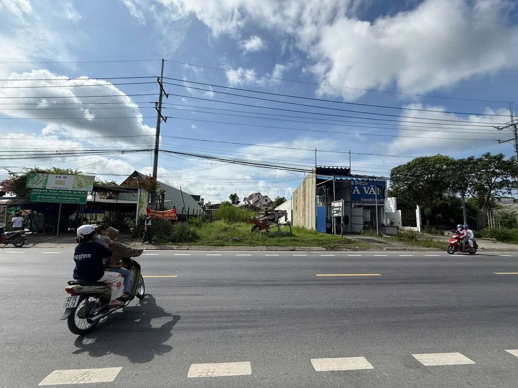 Cơ hội đầu tư có tiềm năng đầu ra mặt tiền DT823 Đức Hòa Long An