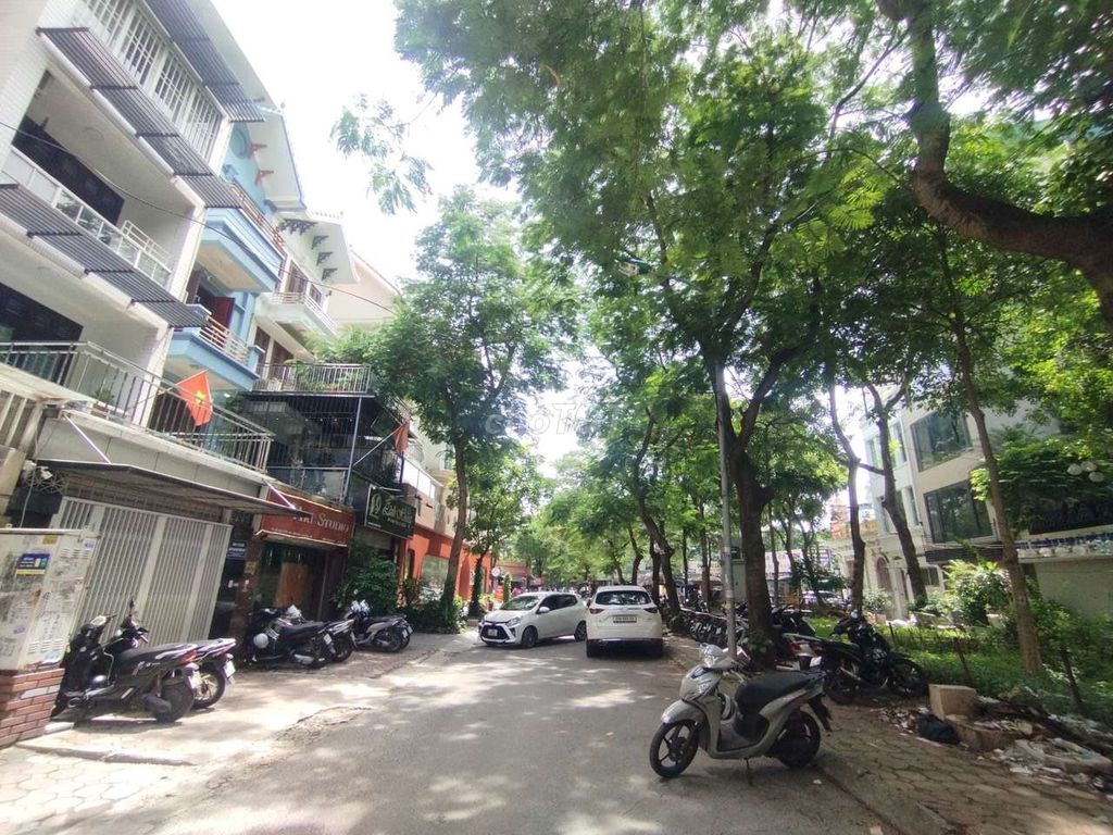 Bán Nhà Mặt Phố Nguyễn Khuyến ,KĐT Văn Quán ,Hà Đông .100M ,22ty