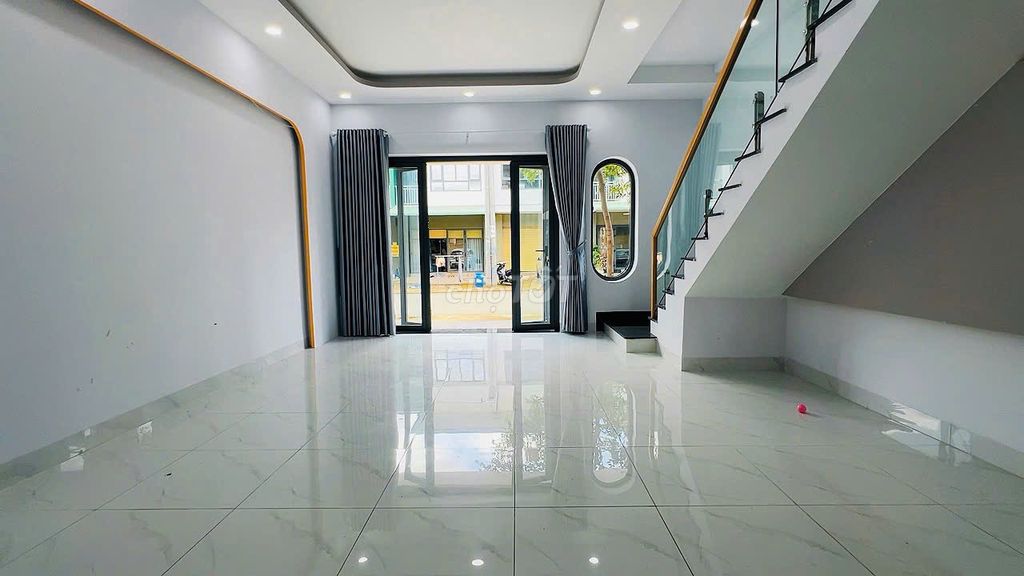 Cho thuê căn 2 tầng KĐT Oasis, 3PN, 2WC, giá 6,5tr