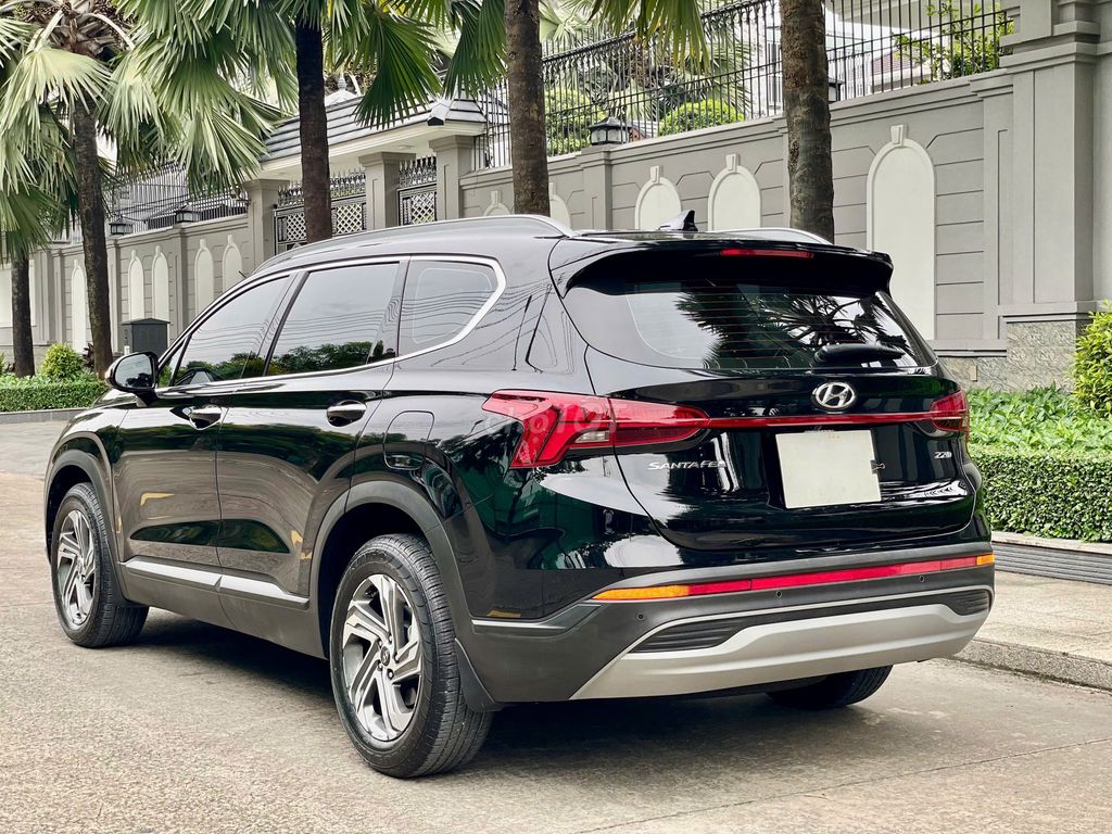 Hyundai Santa Fe 2.2 tiêu chuẩn 2023 - 19000km. Mua bán Ô tô tại Thành phố Dĩ An Bình Dương được đăng bởi Siêu Thị Ô Tô Bình Dương  hình 5