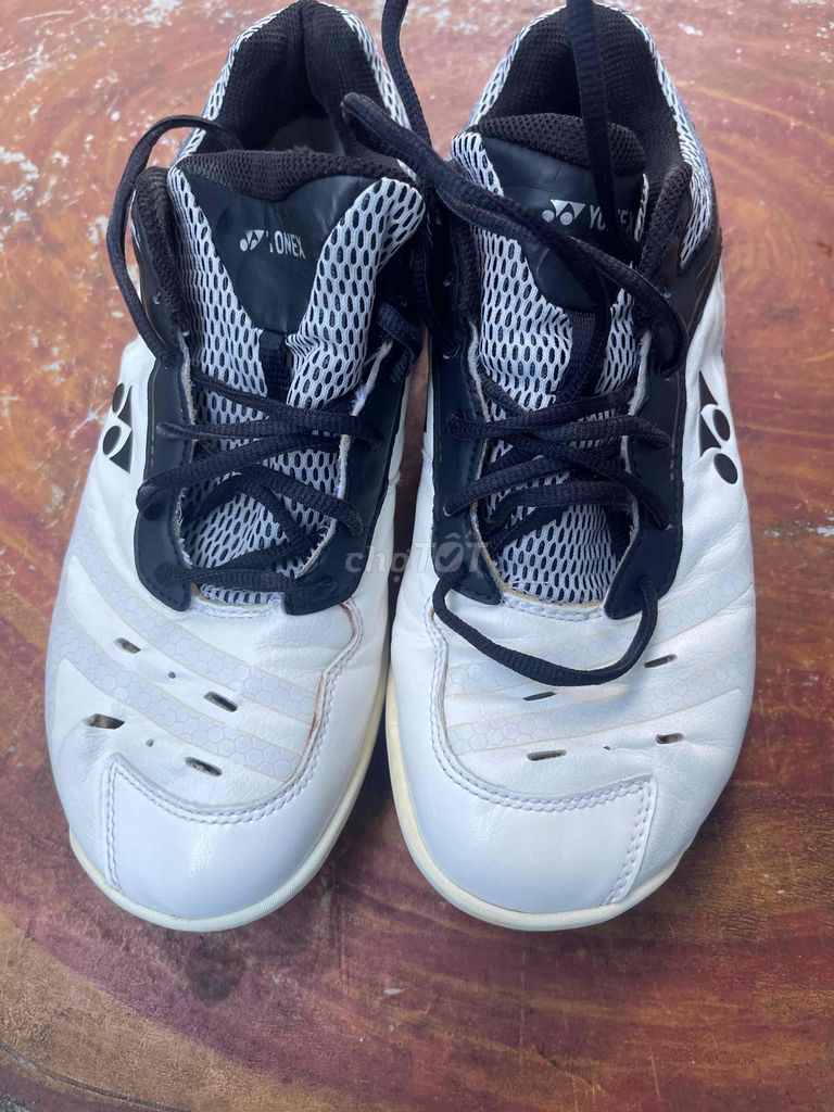 Giày cầu lông Yonex 65ZW Trắng Đen 41. Mua bán Giày dép tại Thành phố Tân An Long An được đăng bởi Cafe Đen Đá hình 1