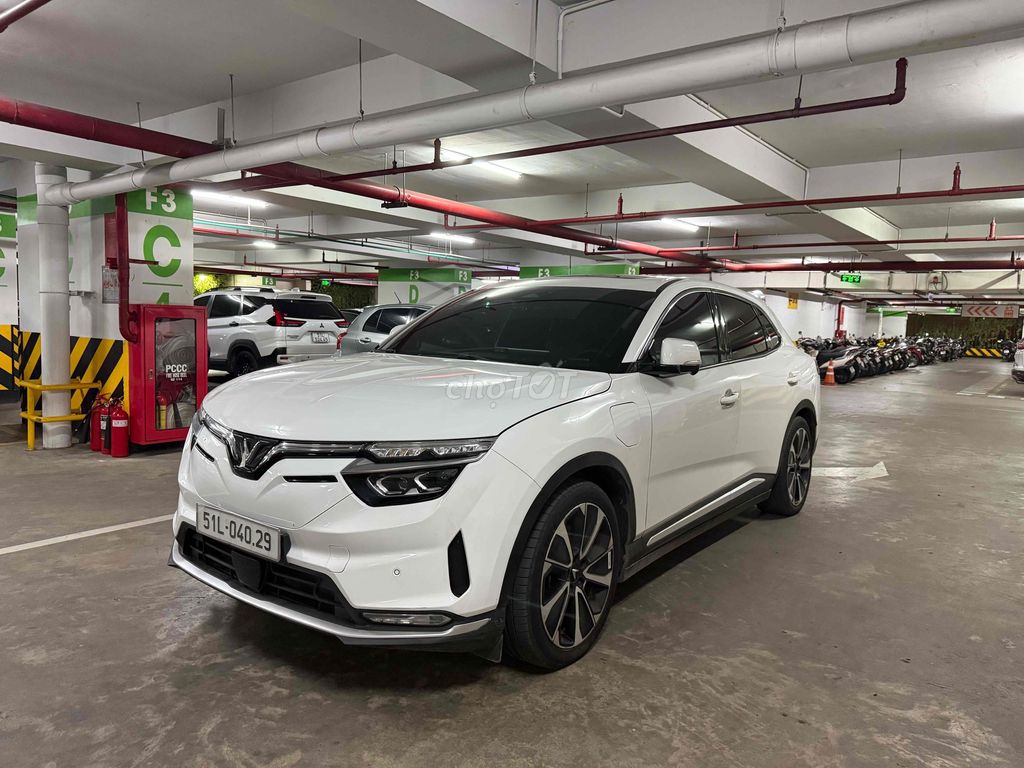 VinFast VF8 PLUS 2023 Белый 92.000 км