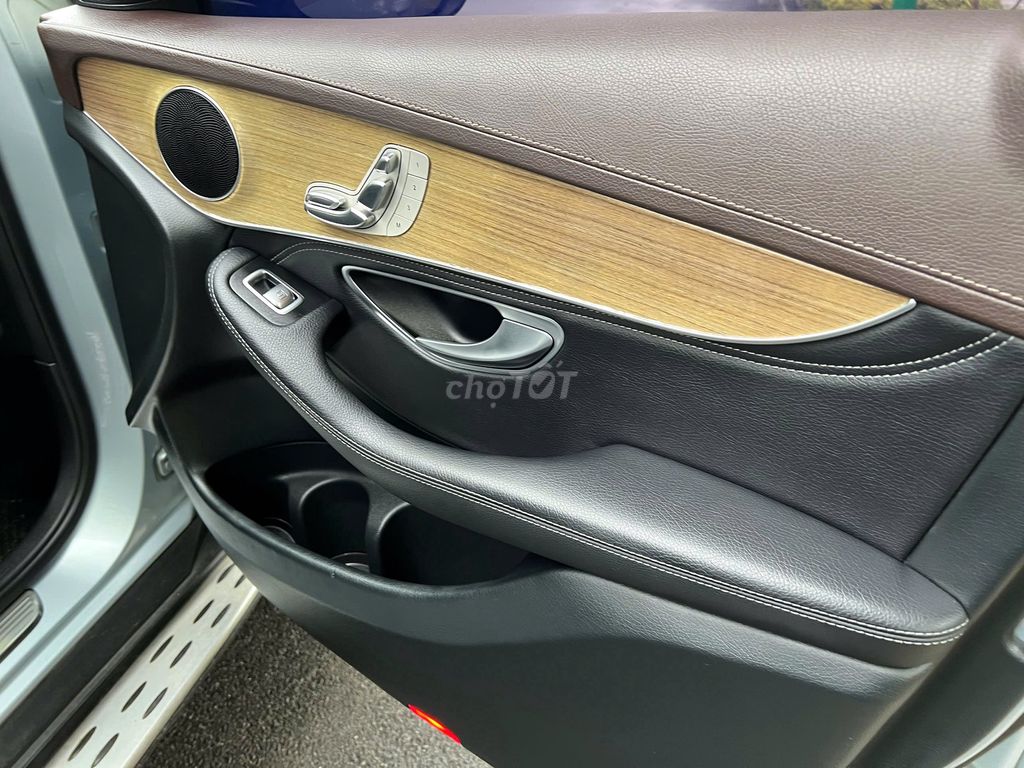 Mercedes Benz GLC 2018 250 4MATIC - 79999 km. Mua bán Ô tô tại Quận Long Biên Hà Nội được đăng bởi AUTO TÂN HƯNG THỊNH hình 19