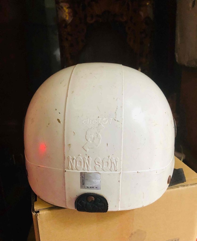 Mũ bảo hiểm Trắng nón sơn. Mua bán Phụ kiện thời trang khác tại Quận Tân Bình Tp Hồ Chí Minh được đăng bởi SHOP HÀNG CHẤT LƯỢNG GIÁ TỐT hình 1