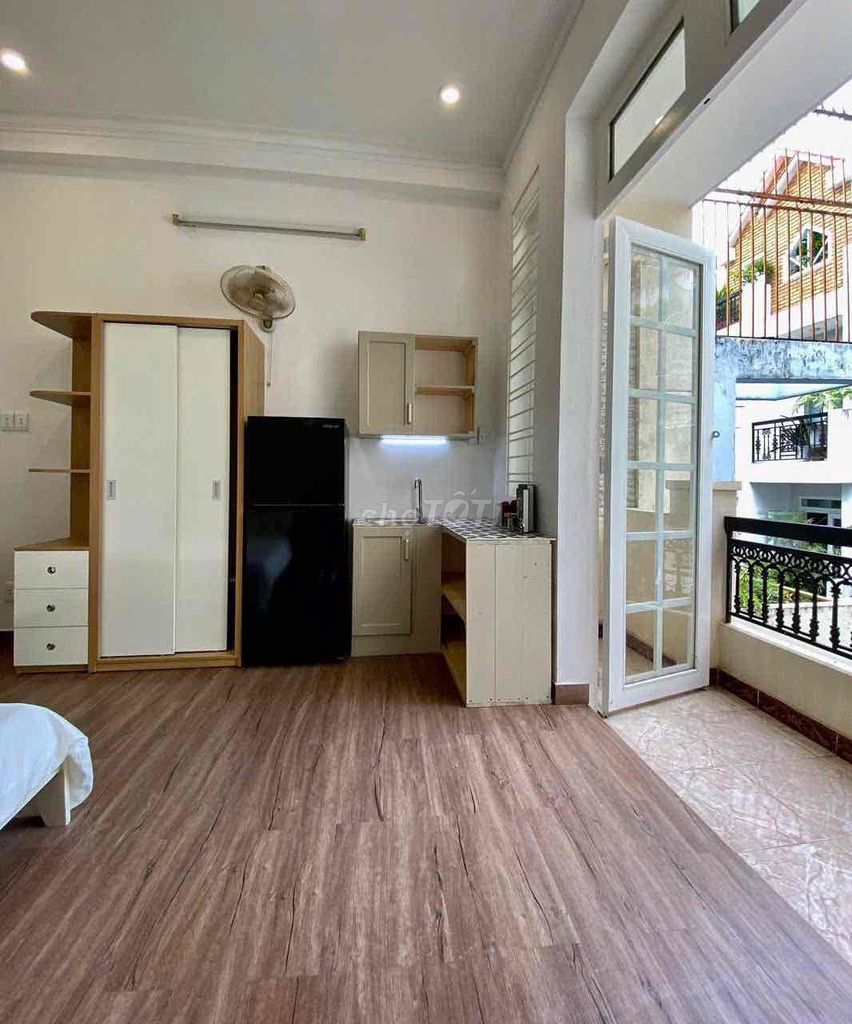 CĂN HỘ BAN CÔNG - FULL NỘI THẤT - NGAY VÒNG XOAY DÂN CHỦ