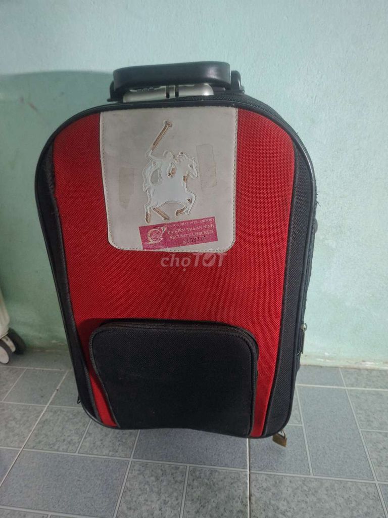 Vali kéo Polo Đỏ đen bền bỉ. Mua bán Túi xách tại Quận 12 Tp Hồ Chí Minh được đăng bởi Huyen Ngoc hình 1