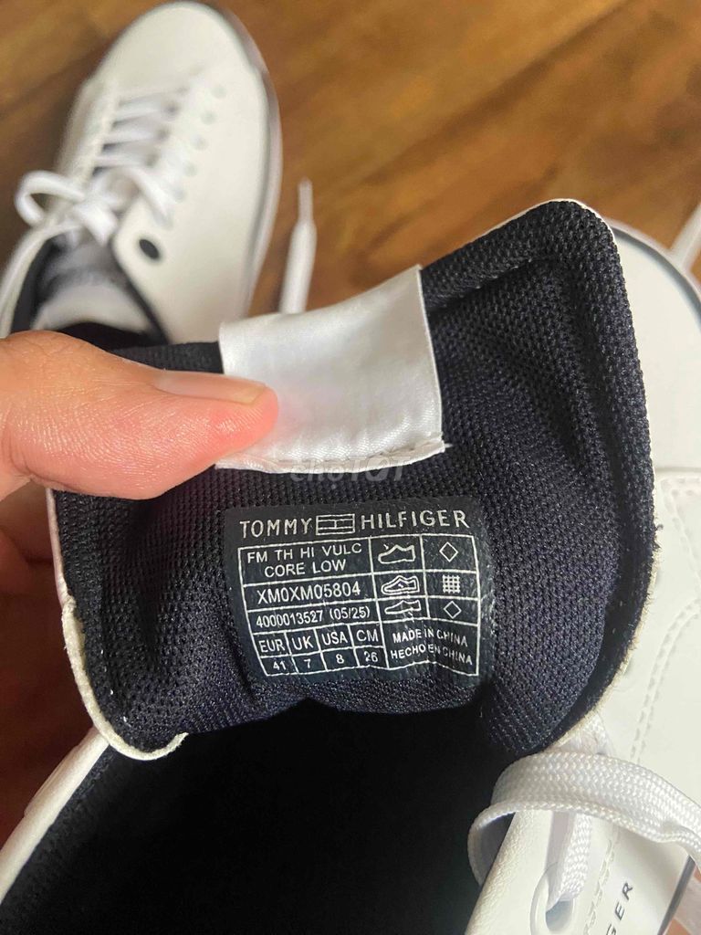 Giày thể thao Tommy Hilfiger Trắng 40 Mới. Mua bán Giày dép tại Quận Phú Nhuận Tp Hồ Chí Minh được đăng bởi Trần Hùynh Thanh Bảo hình 1