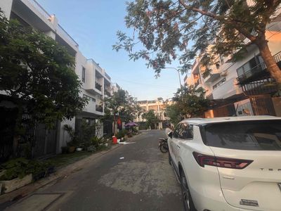 NHÀ PHỐ LIỀN KỀ KDC LẬP PHÚC.GIÁ 6.8 TỶ.XÃ NHÀ BÈ.
