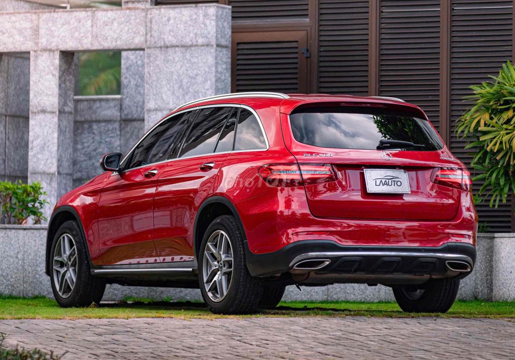 Mercedes GLC300 4Matic - Model 2020 - Đỏ/Kem. Mua bán Ô tô tại Quận 7 Tp Hồ Chí Minh được đăng bởi Thật Nguyễn LongAnh Auto hình 4