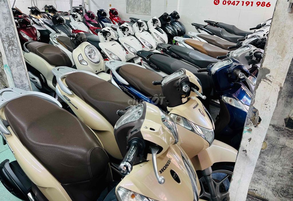 Разнообразный скутер Honda SH