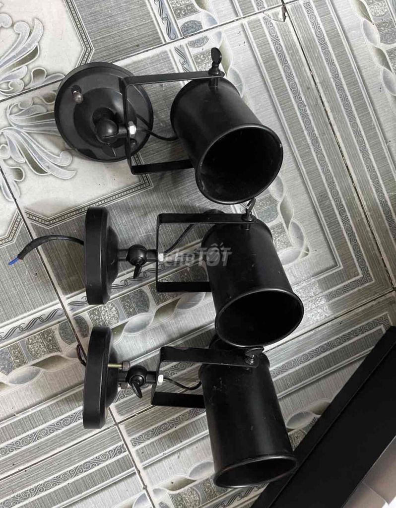 Đèn gắn tường Hiện đại Đen. Mua bán Đèn tại Huyện Hóc Môn Tp Hồ Chí Minh được đăng bởi Tên chưa cung cấp hình 1