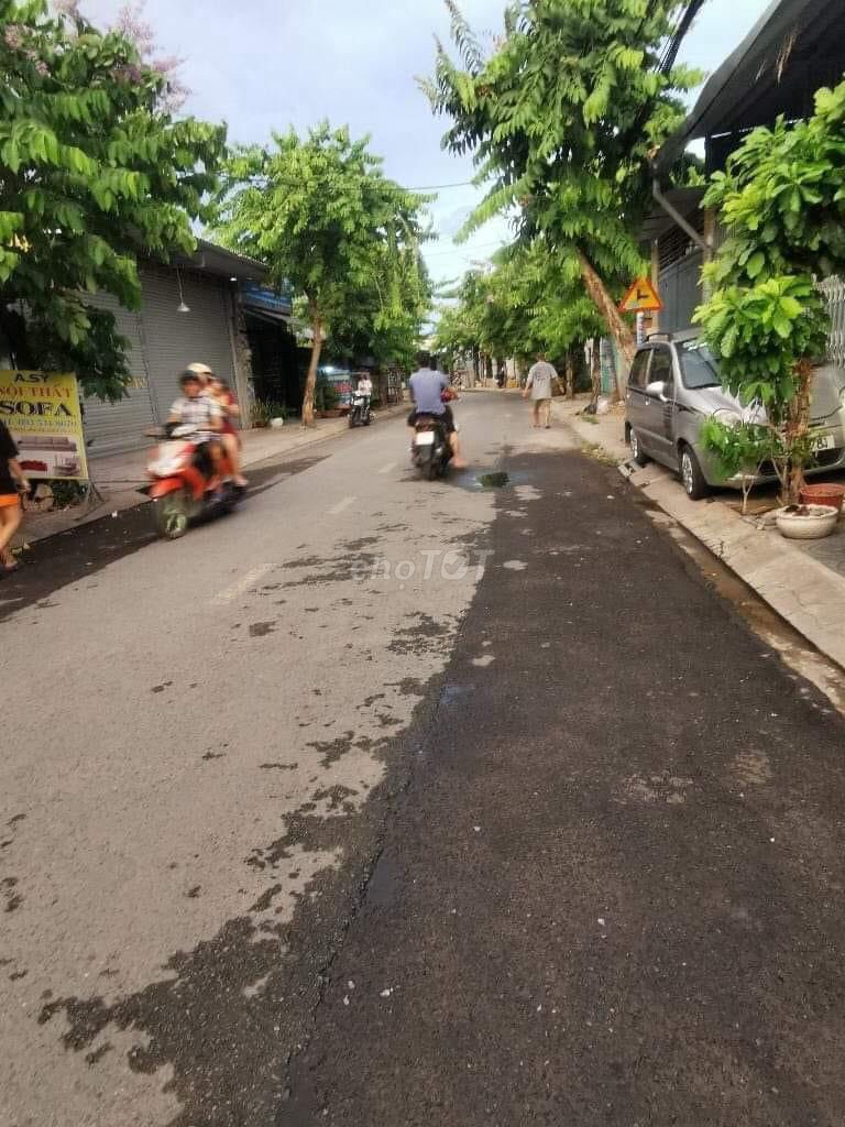 bán nhà 1 lầu,đúc thật,sổ riêng,nhà như hình chụp.