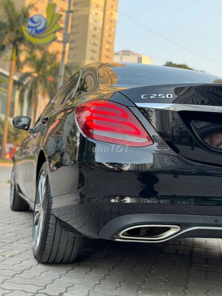Mercedes-Benz C250 Exclusive 2018 Đen. Mua bán Ô tô tại Quận Thanh Xuân Hà Nội được đăng bởi Nguyễn Tuấn Hoàng hình 13