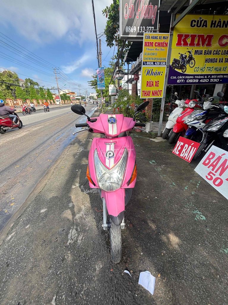 Click play. Mua bán Xe máy tại Quận Bình Thuỷ Cần Thơ được đăng bởi Kim Chiến hình 7