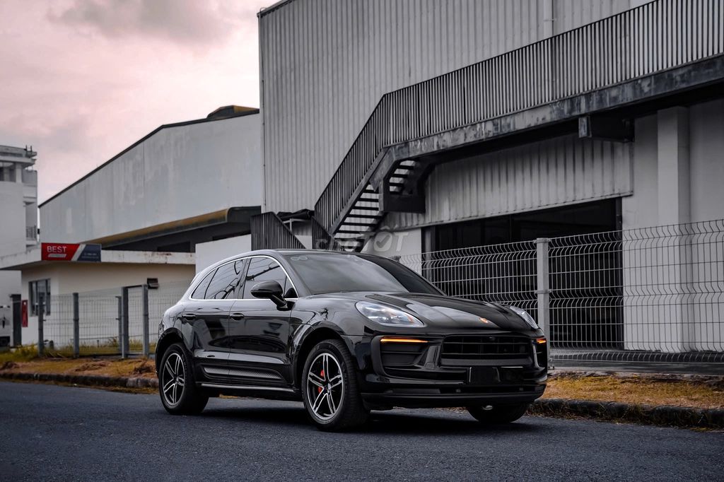 Porsche Macan 2021 màu đen ghế đỏ cực đẹp. Mua bán Ô tô tại Quận 7 Tp Hồ Chí Minh được đăng bởi Hoàn Lee Xe Lướt hình 1