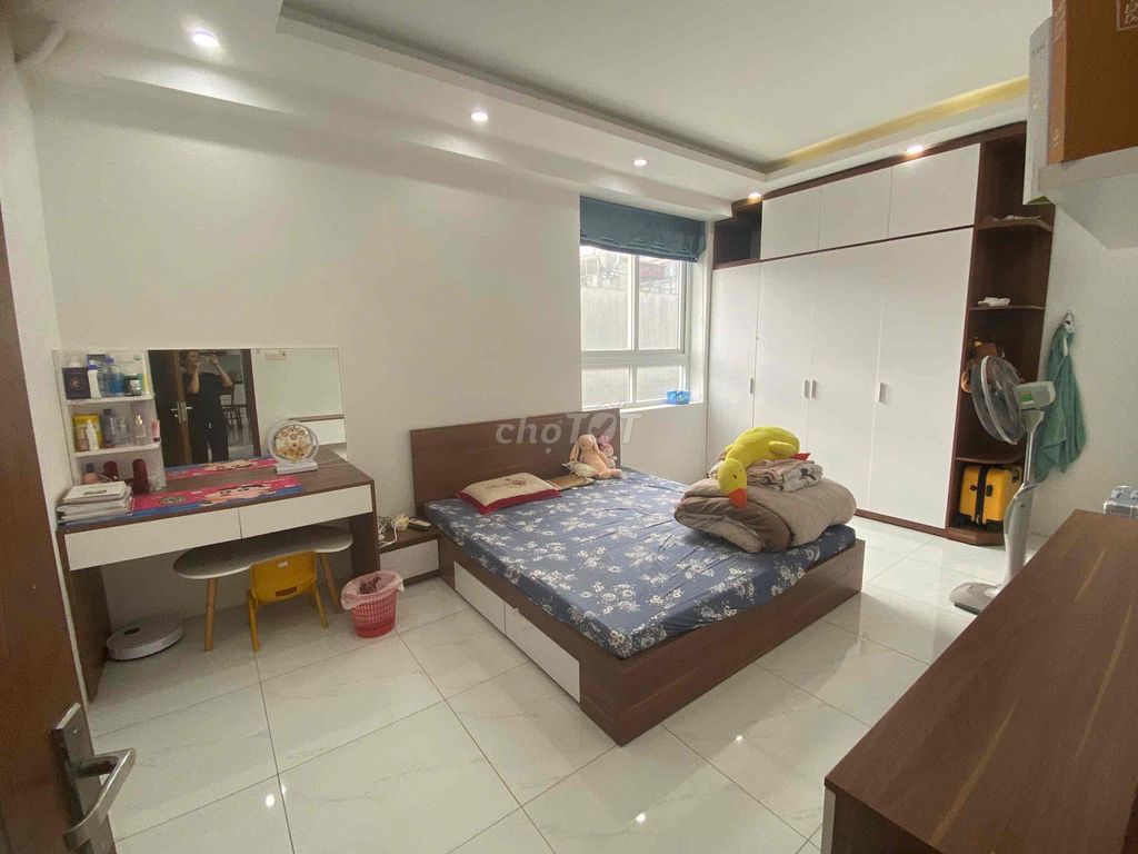 Cho thuê căn hộ CT36 ngõ 28 Xuân La 110m2 3PN full
