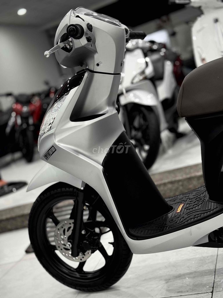 Honda Vision 2014 màu Bạc. Mua bán Xe máy tại Thị xã Phú Mỹ Bà Rịa - Vũng Tàu được đăng bởi Cửa Hàng Xe Máy Phú Mỹ hình 6