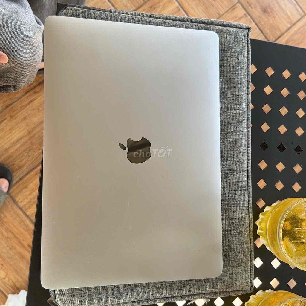 Apple MacBook Pro Bạc Like New. Mua bán Laptop tại Thành phố Buôn Ma Thuột Đắk Lắk được đăng bởi Đông nguyễn hình 1