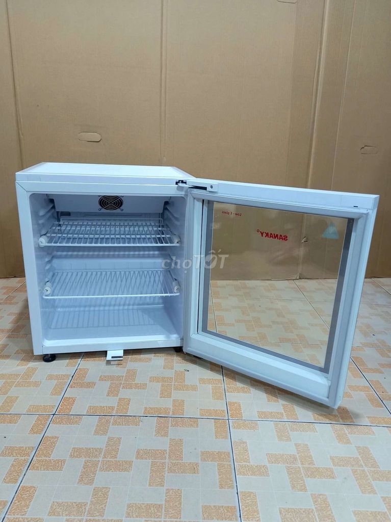 Tủ lanh Sanaky Q642S7 cửa kính, nhỏ gọn, đời mới.