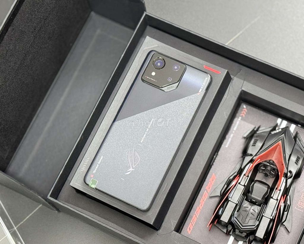 Asus Rog Phone 8 Speed Special Edition. Có mô hình