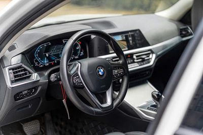 BMW 320i Sport Line 2022 Trắng 38.000 km