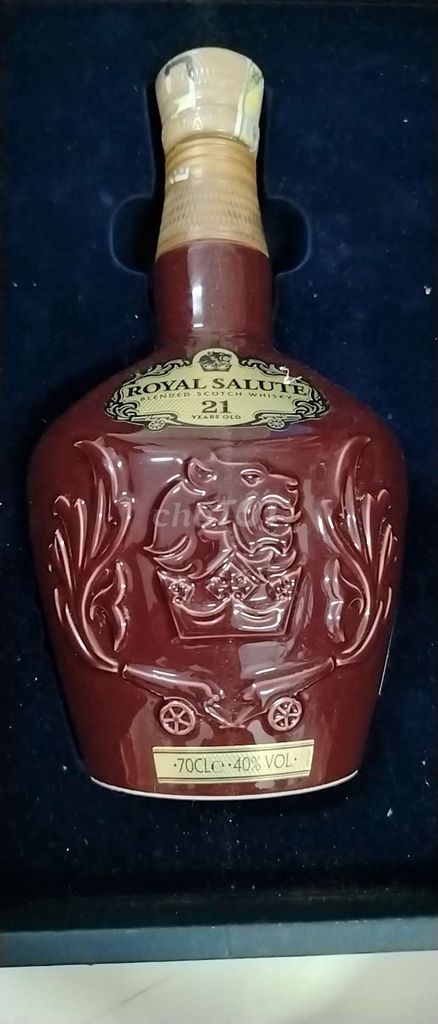 Vỏ chai rượu Royal Salute 21 Years Old. Mua bán Đồ sưu tầm, đồ cổ tại Thành phố Biên Hòa Đồng Nai được đăng bởi Hoài Em hình 1